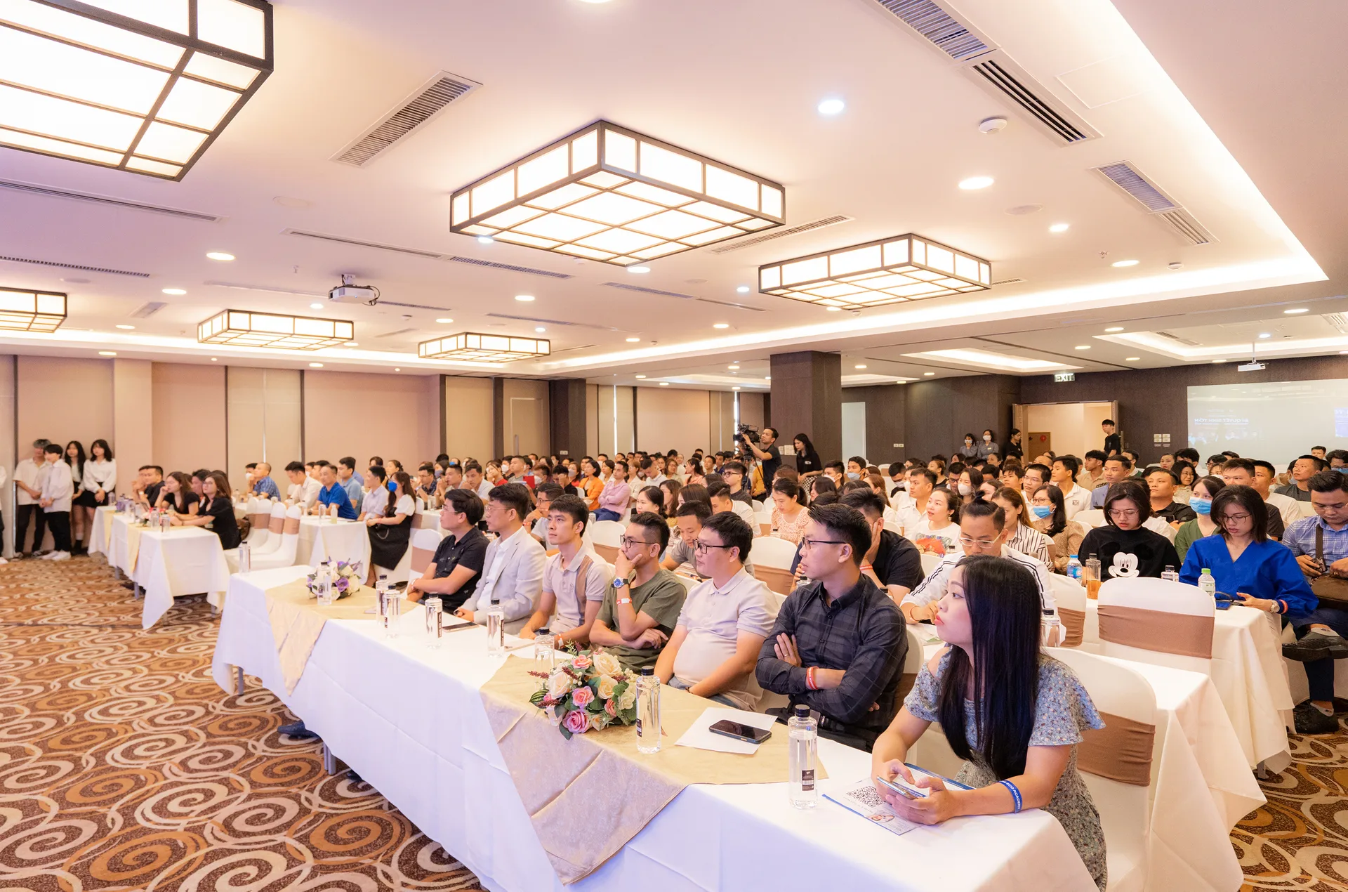 Khán phòng lớp học của Học viện Thương mại điện tử PBS